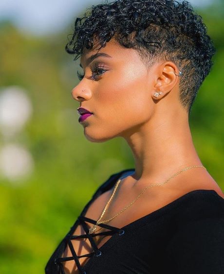 Coupe afro cheveux court