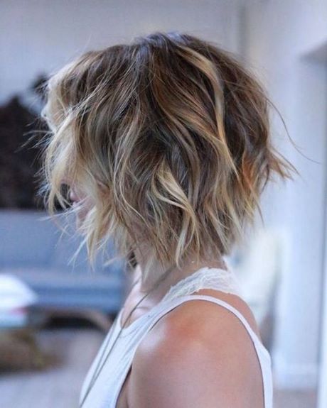 Coupe carre meche blonde