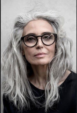 Coupe cheveux blancs femme 60 ans