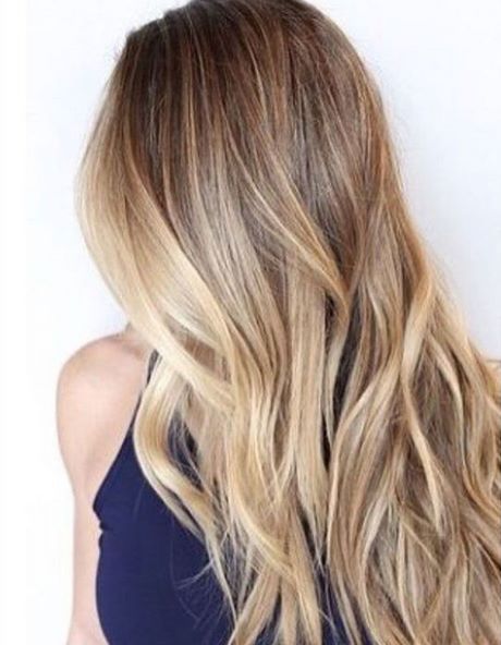 Coupe cheveux long blond femme