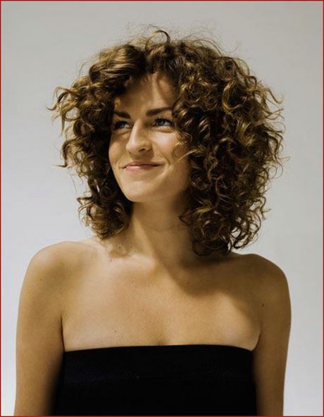 Coupe cheveux long frisés femme