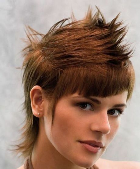 Coupe courte avec frange asymétrique