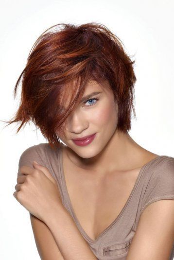 Coupe courte avec meche rouge