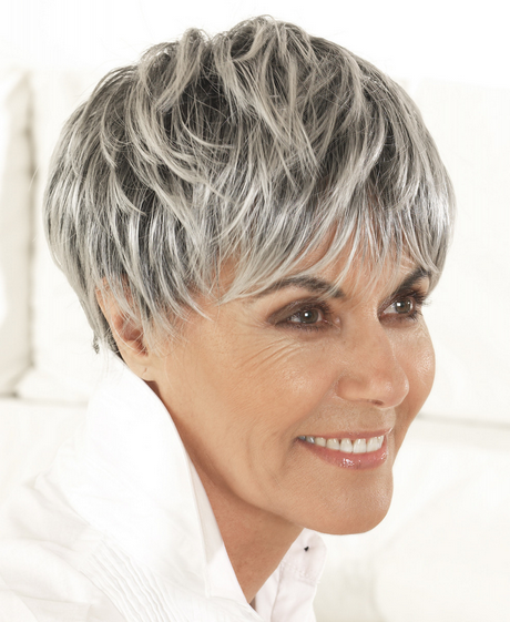 Coupe courte femme 50 ans cheveux gris