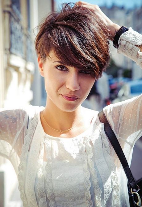 Coupe courte femme chatain