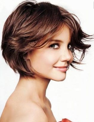 Coupe courte femme visage allongé