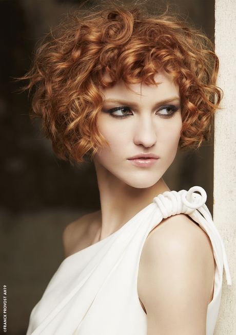 Coupe de cheveux carré frisé