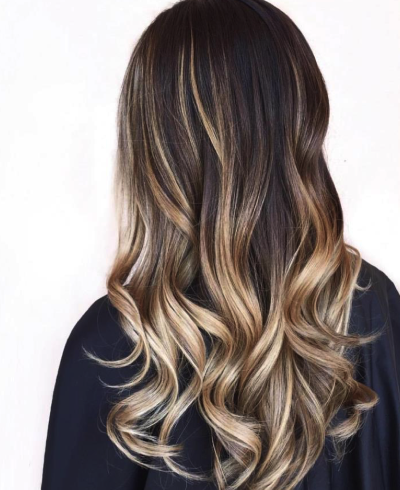 Tie and dye blond cheveux long