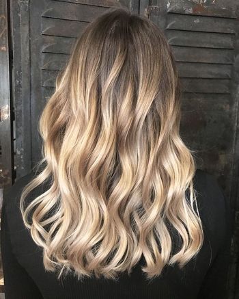 Tie and dye blond cheveux long