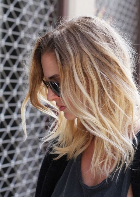 Balayage blond sur cheveux mi long