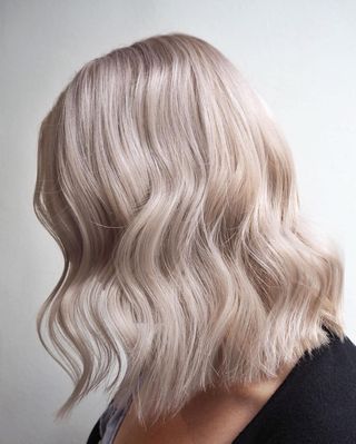 Carré long dégradé blond