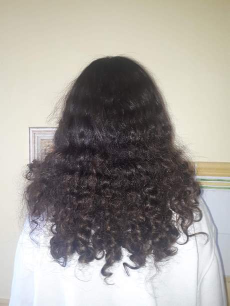 Cheveux mi long frisé femme