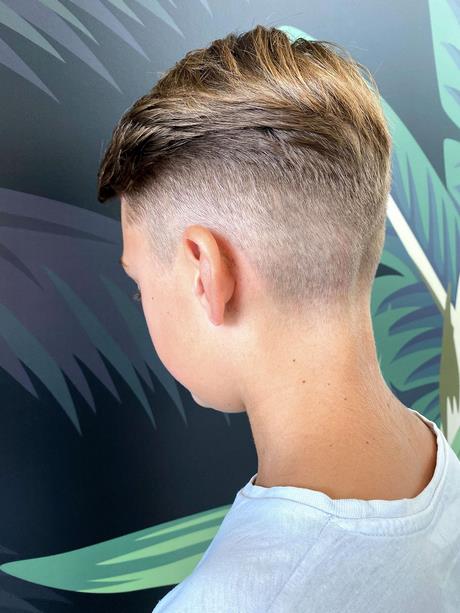 Coiffure homme dégradé mi long
