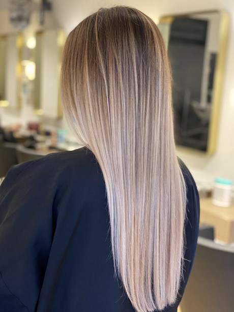 Coupe blonde cheveux long