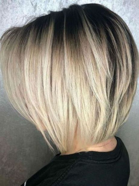 Coupe carré plongeant meche blonde