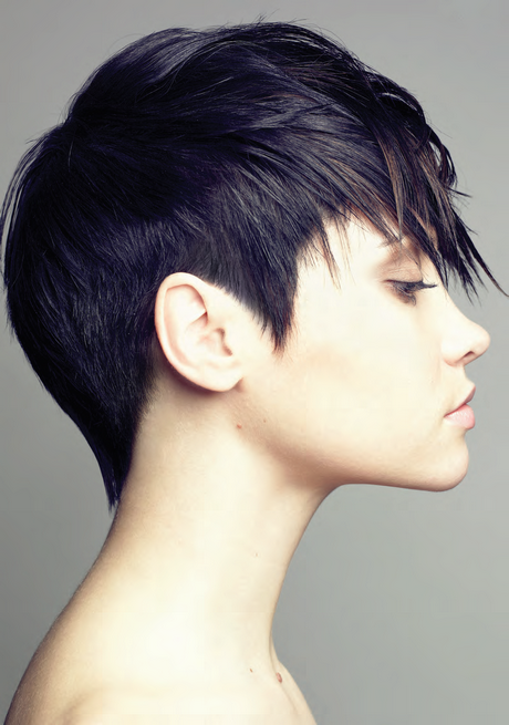 Coupe courte cheveux noir femme