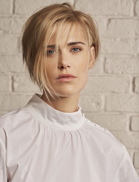 Coupe de cheveux asymétrique femme 2022