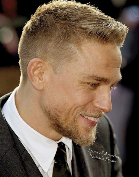 Coupe de cheveux court homme blond