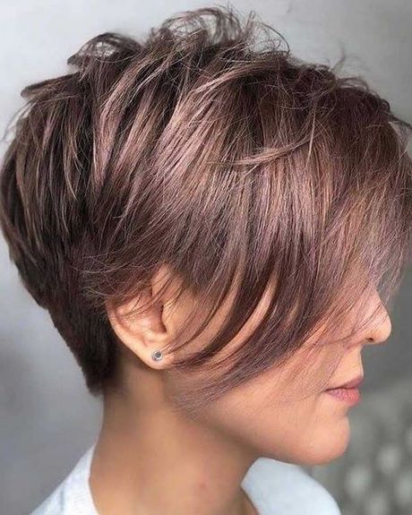 Coupe de cheveux court long