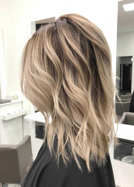 Coupe de cheveux femme long blond