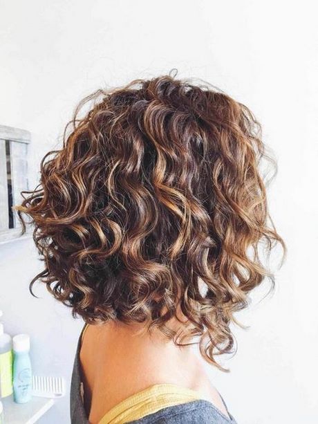 Coupe de cheveux femme ondulé mi long