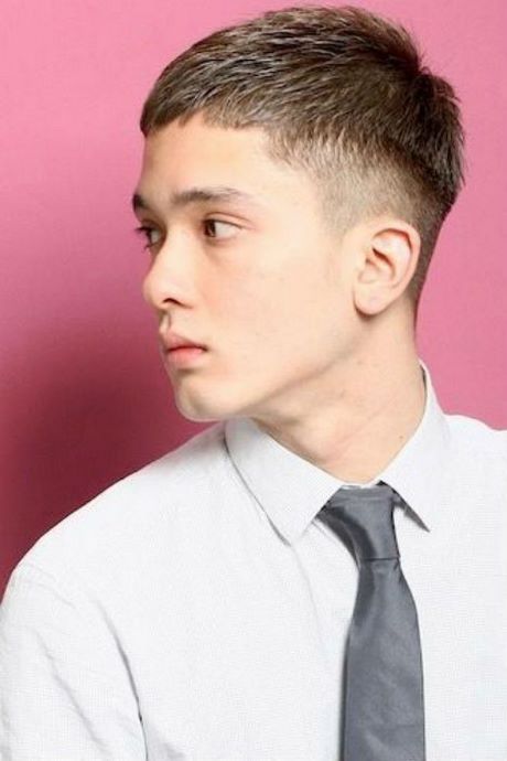 Coupe de cheveux homme simple court