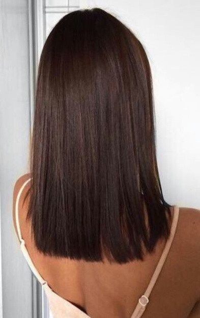 Coupe de cheveux mi long droit