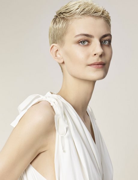 Coupe de cheveux ultra court femme