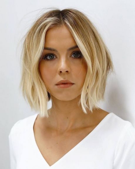 Coupe mi courte blonde