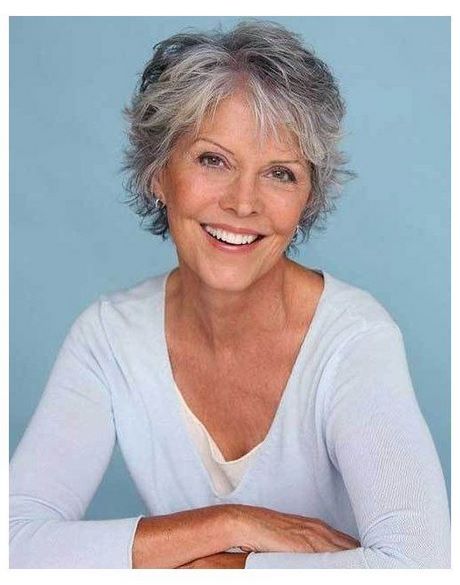 Femme 60 ans cheveux gris