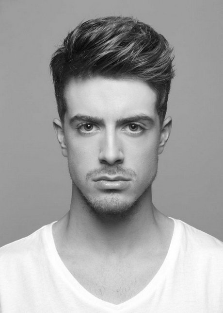 Homme coupe cheveux court