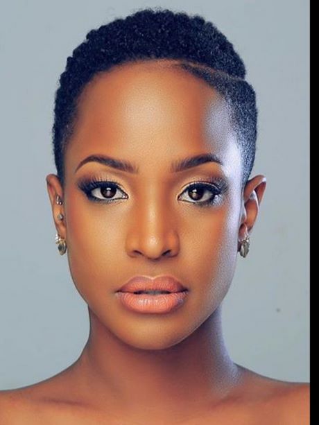 Modele de coupe de cheveux court pour femme noire