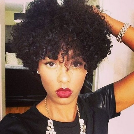 Coiffure cheveux afro femme