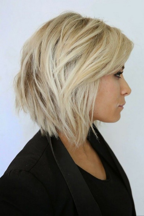 Coupe carre court blond