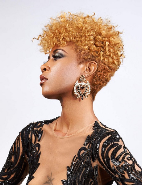 Coupe cheveux afro court femme