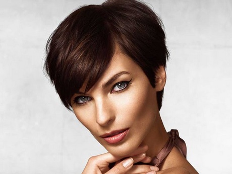 Coupe cheveux fins femme 60 ans