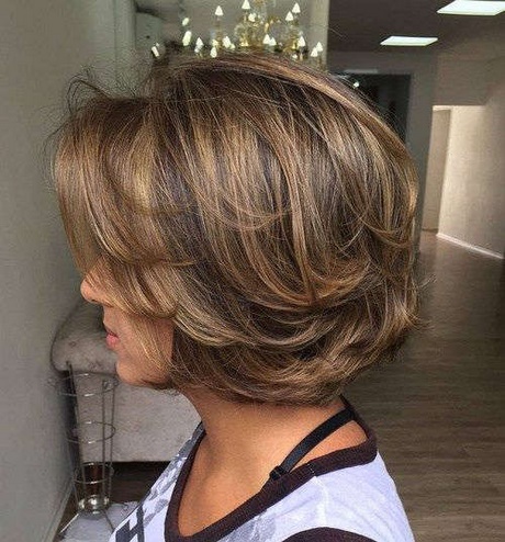 Coupe de cheveux pour femme de 50 ans et plus