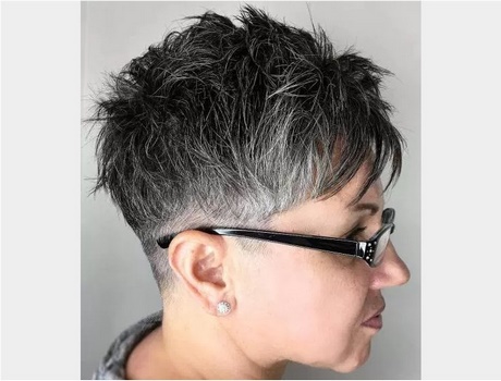 Coupe tres courte femme 50 ans