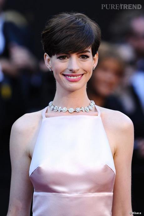 Anne hathaway cheveux courts