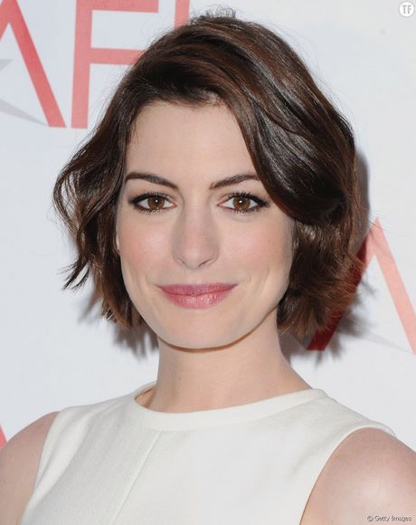 Anne hathaway coupe courte