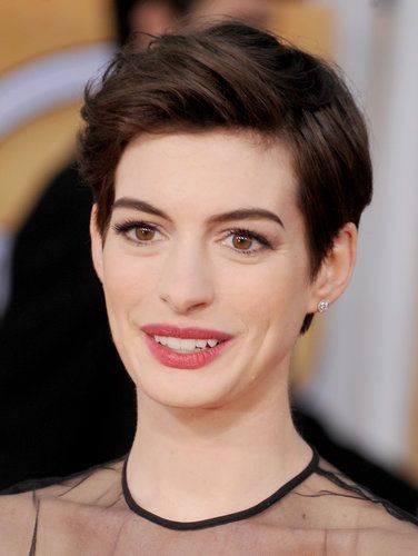 Anne hathaway coupe courte