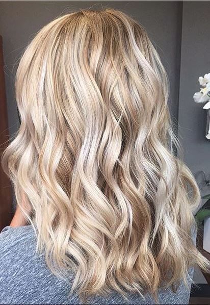 Blonde cheveux mi long