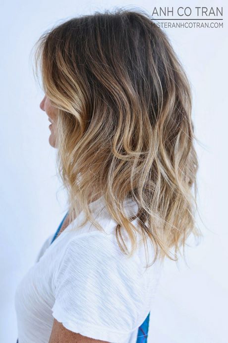 Carré long balayage blond