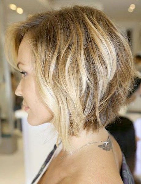 Carré plongeant balayage blond