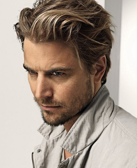 Cheveux long blond homme