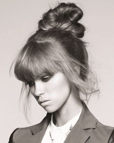 Chignon sur le coté cheveux mi long