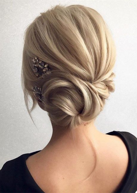 Coiffure femme mariage cheveux mi long