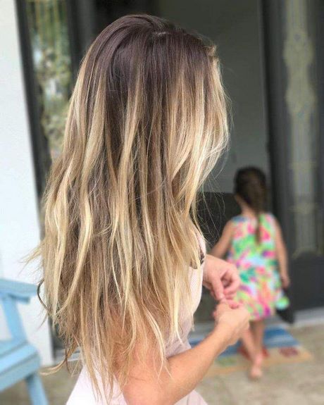 Coiffure femme mi long blond