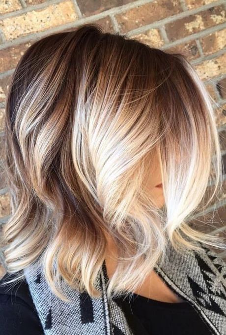 Coiffure femme mi long blond