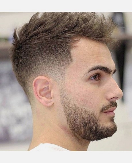 Coiffure homme blond court